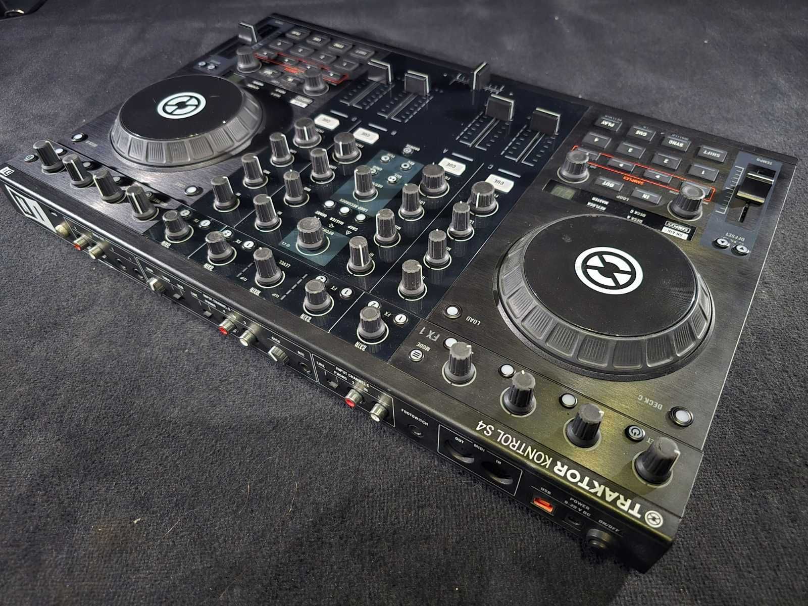 Traktor Kontrol S4 MK1