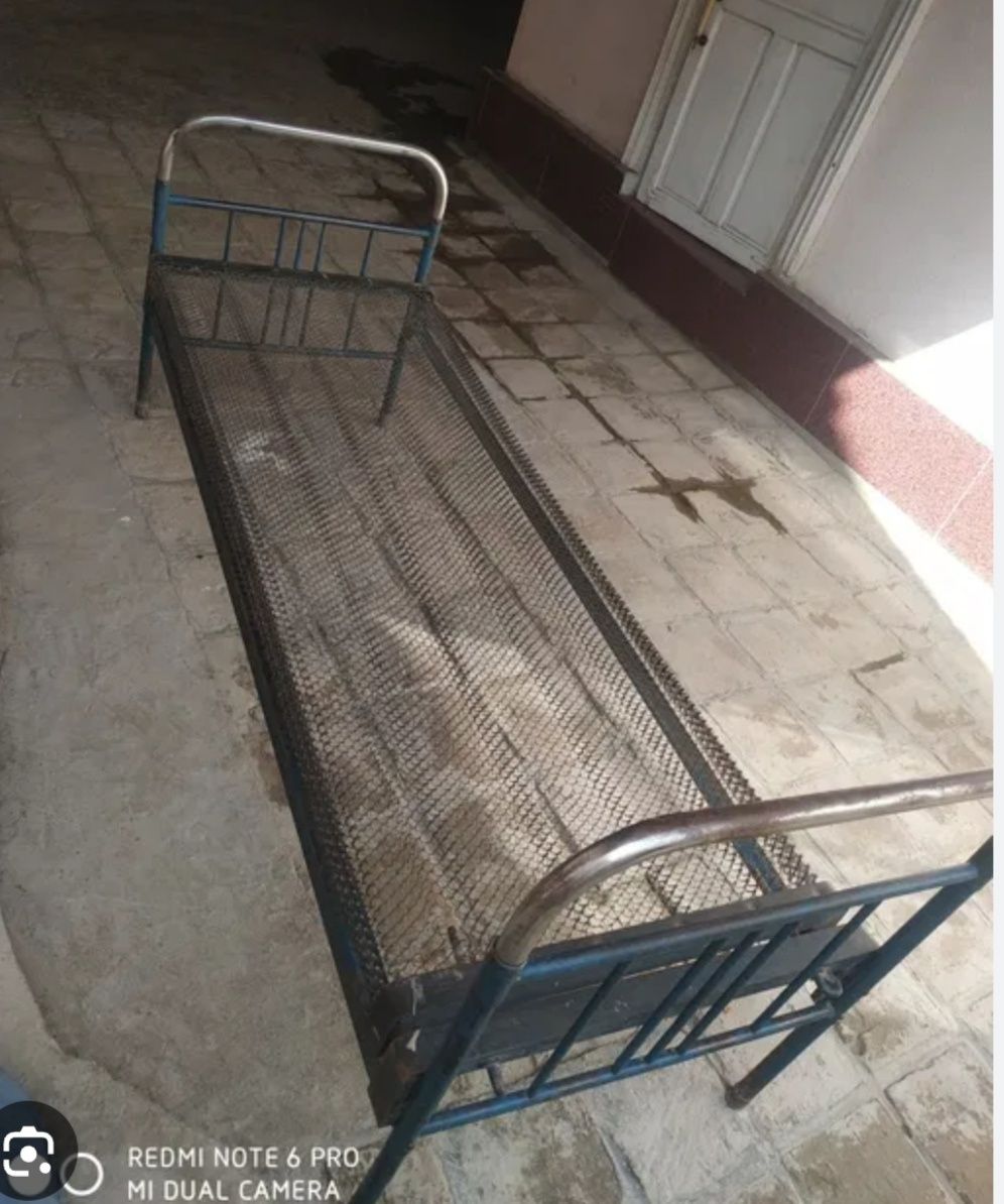 Kravatlar sotiladi