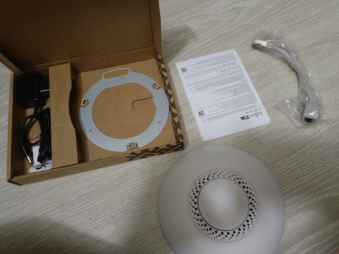 Продам новый MikroTik cAP RBcAP2nD (Wi-Fi точка доступа)