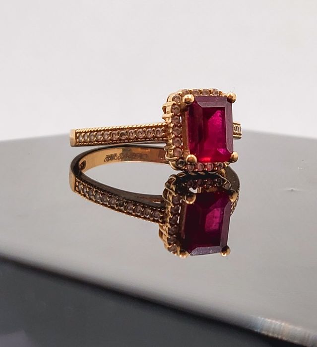 Inel din aur 14K cu pietre semiprețioase albe și rubin – mărimea 55