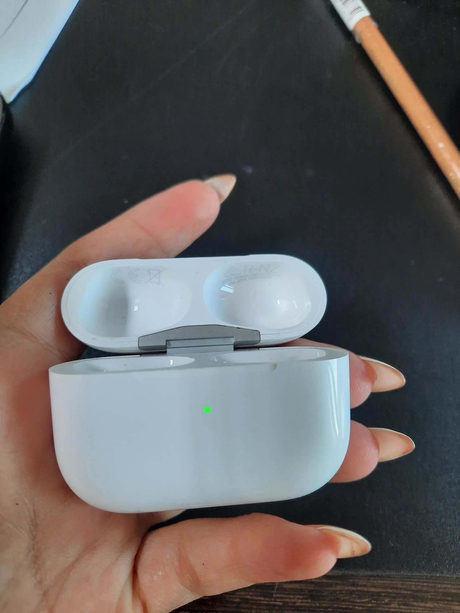 Продам кейс от Air pods pro2 поколения