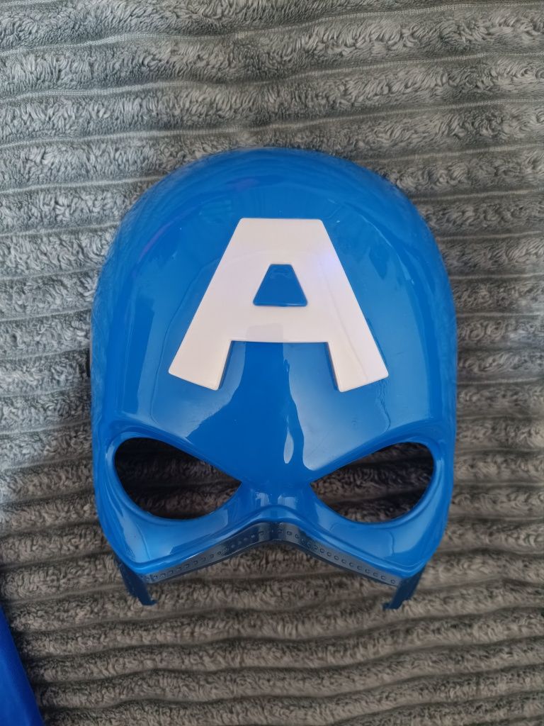 Костюм ва Spiderman и светеща маска на Капитан Америка