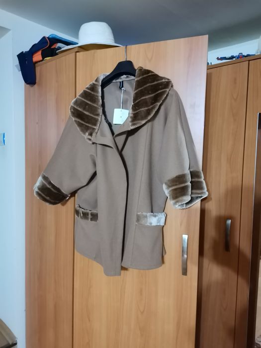 Palton NOU, cu blaniță