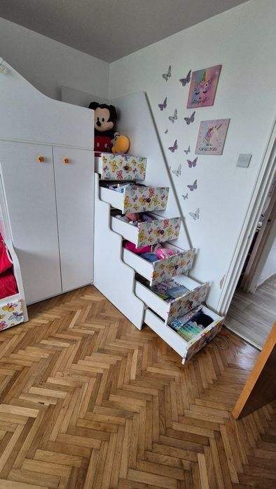 Mobila dormitror copii in stare foarte buna
Lungimea totala: 3.50 cm
i