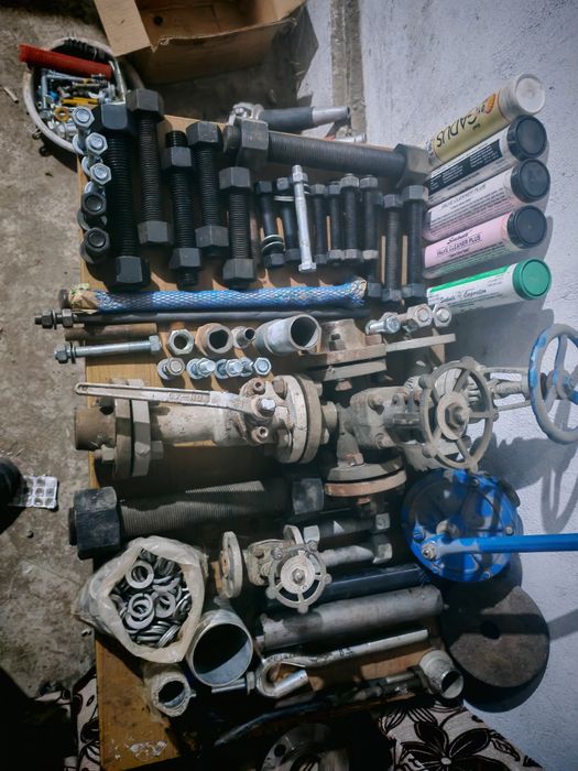 Болты и гайки разные новые