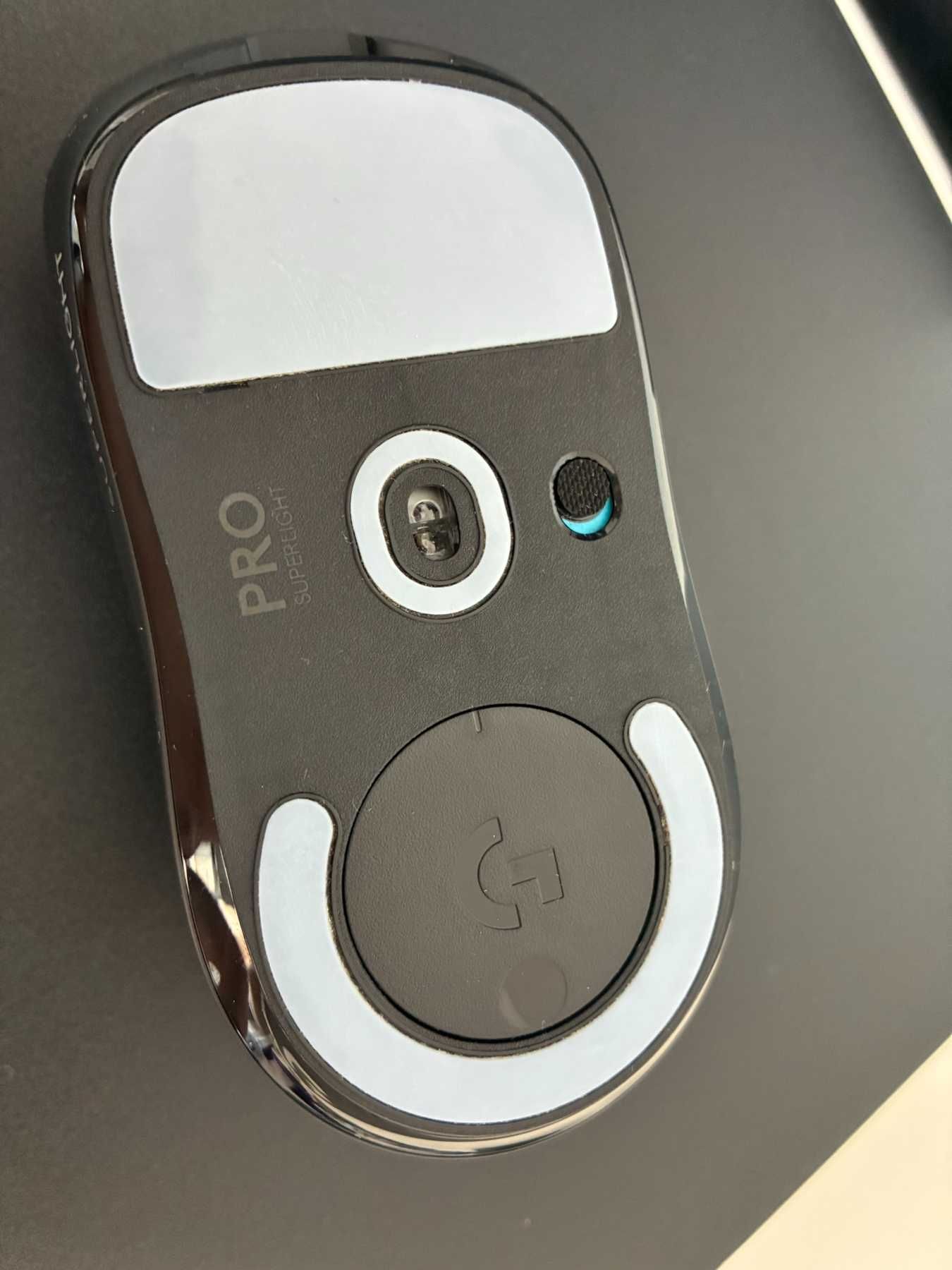 Мишка Logitech Superlight + Подложка Logitech PowerPlay