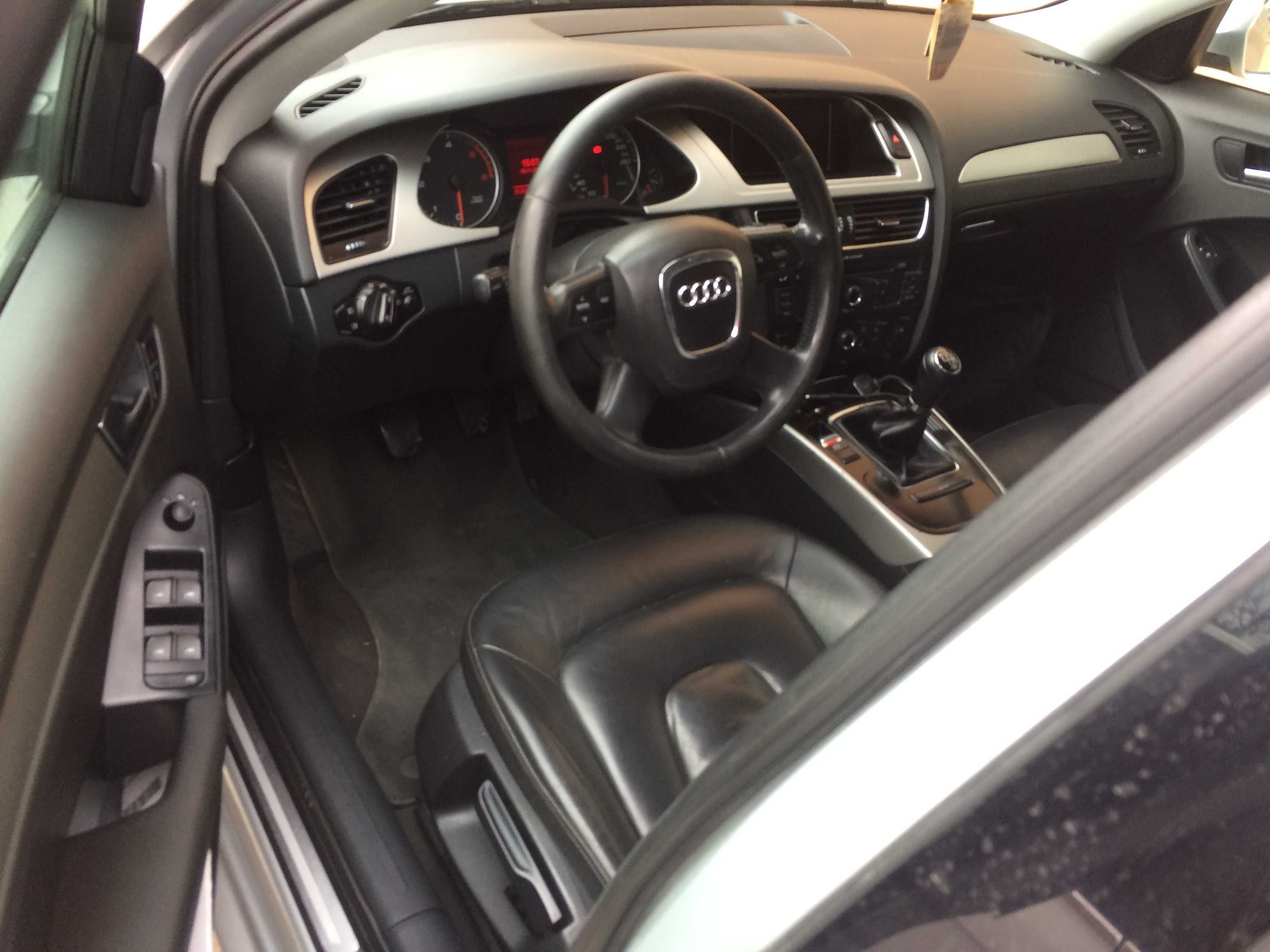 Dezmembrez Audi A4 B8 CAGC si CAGA albastru si alb