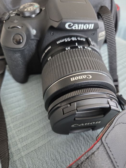 Aparat foto Canon EOS 2000D