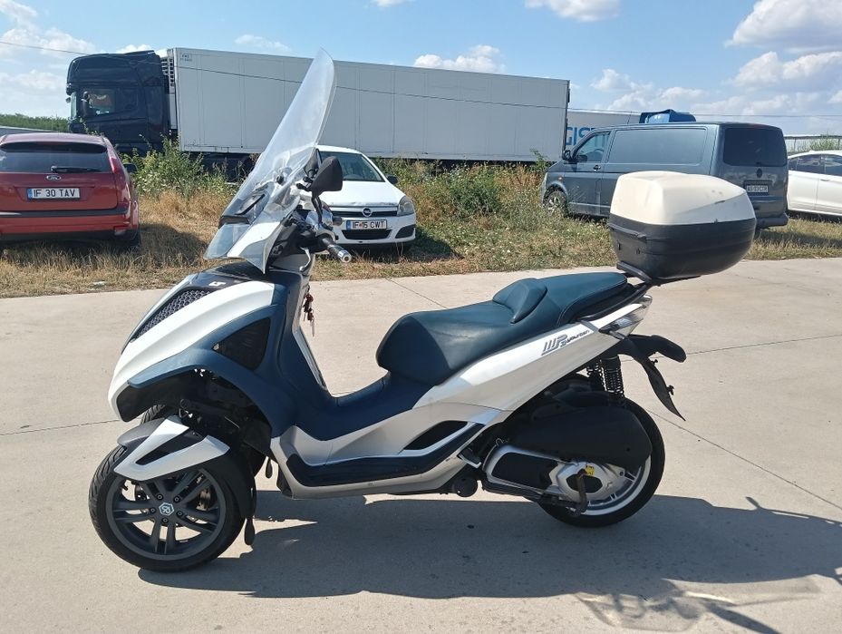Scuter 3 roti piaggio mp 3 categoria b  2013