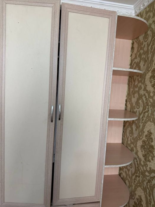 Шкаф  сотилади..