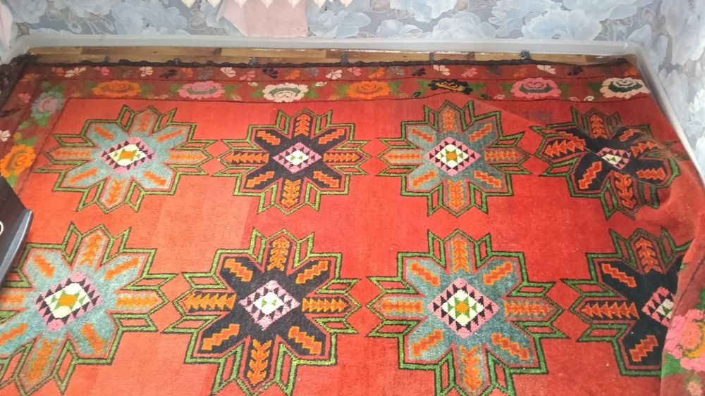 Ковер ручной изделий