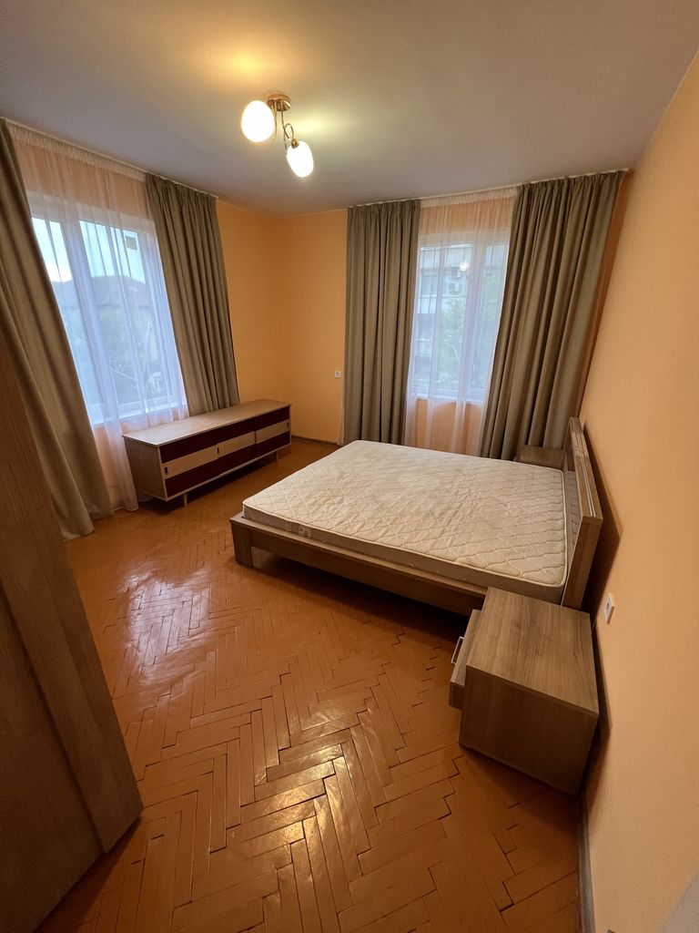 Дава се под наем Двустаен апартамент в Перник, Център - 75 кв.м за 382.5 € - Снимка #2