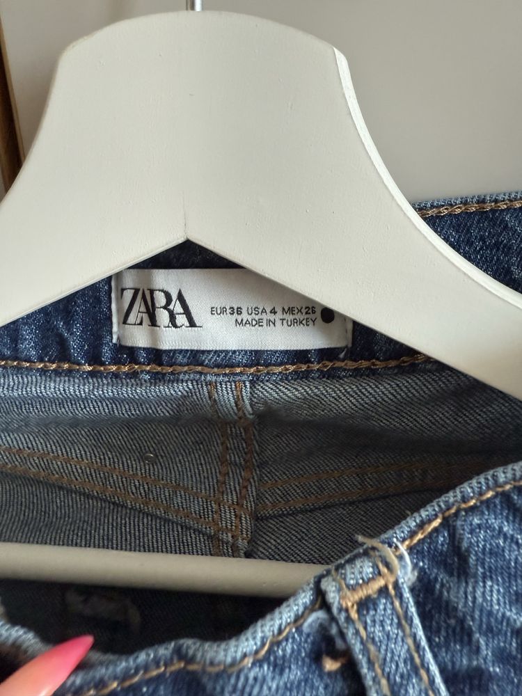 Zara Mom Jeans с камъчета