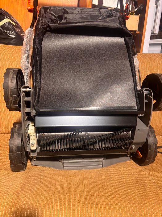 Masina curatat in gradini si gazon