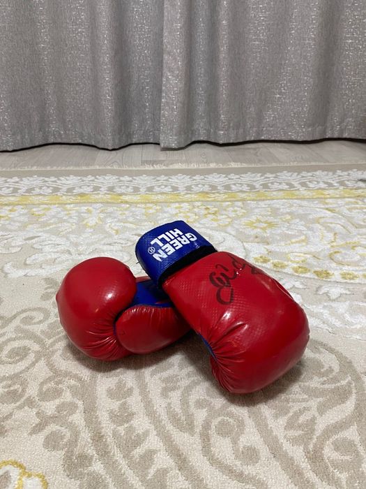 продам боксерские перчатки