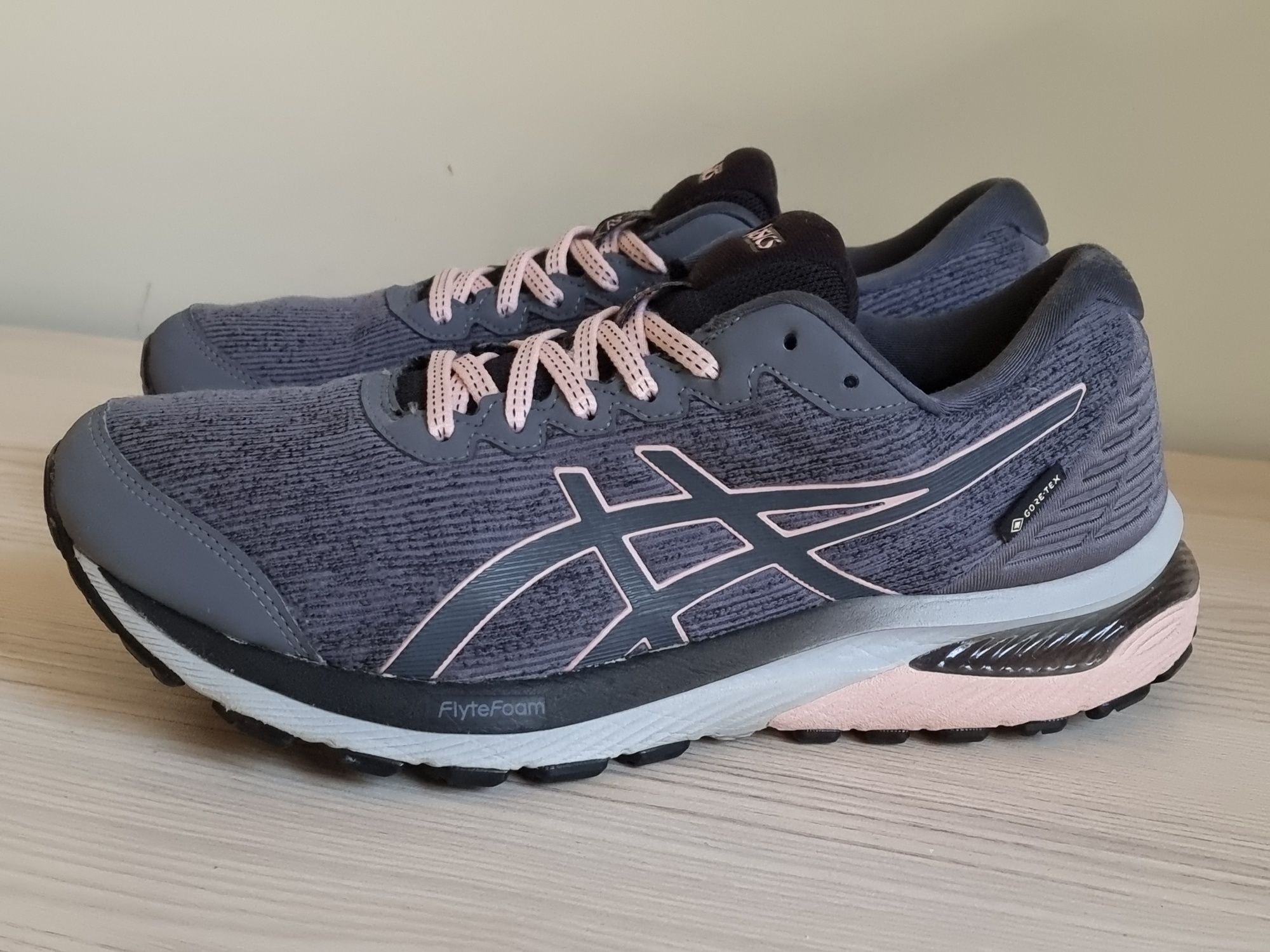 ASICS Gel-Cumulus 22 GTX спортни обувки 40,5 номер