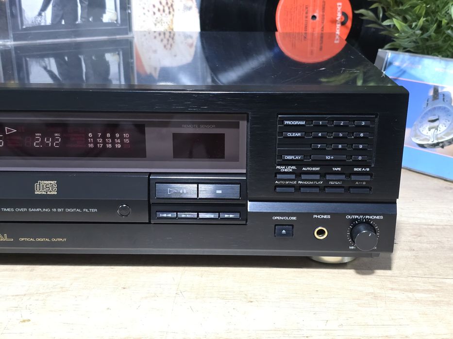 Cd player AKAI CD-55, ieșire opticala,  hifi audio stereo retro.