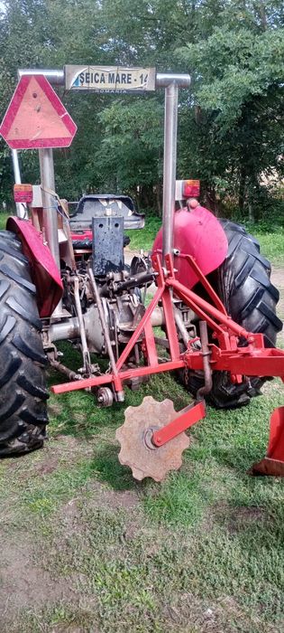 Vând tractor Massey Ferguson