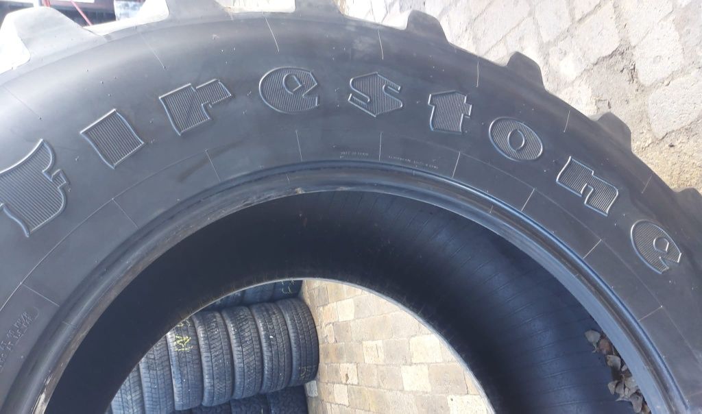 O bucată 650/65 R38 Firestone tractor