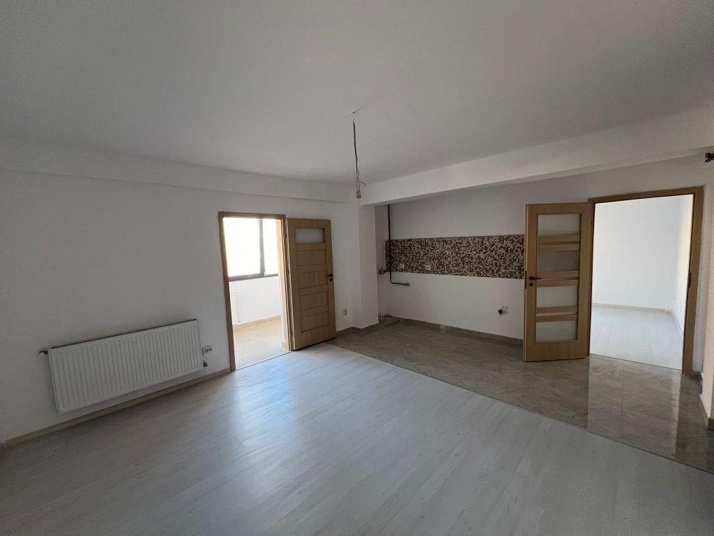 Apartament cu 2 camere semidecomandat  pe Strada Calea Severinului.