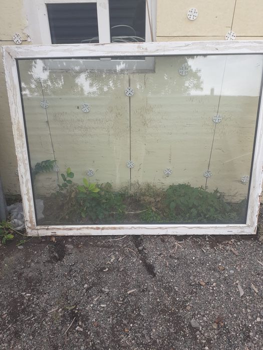 Продам  окно  пластиковое. Размер 159/122.