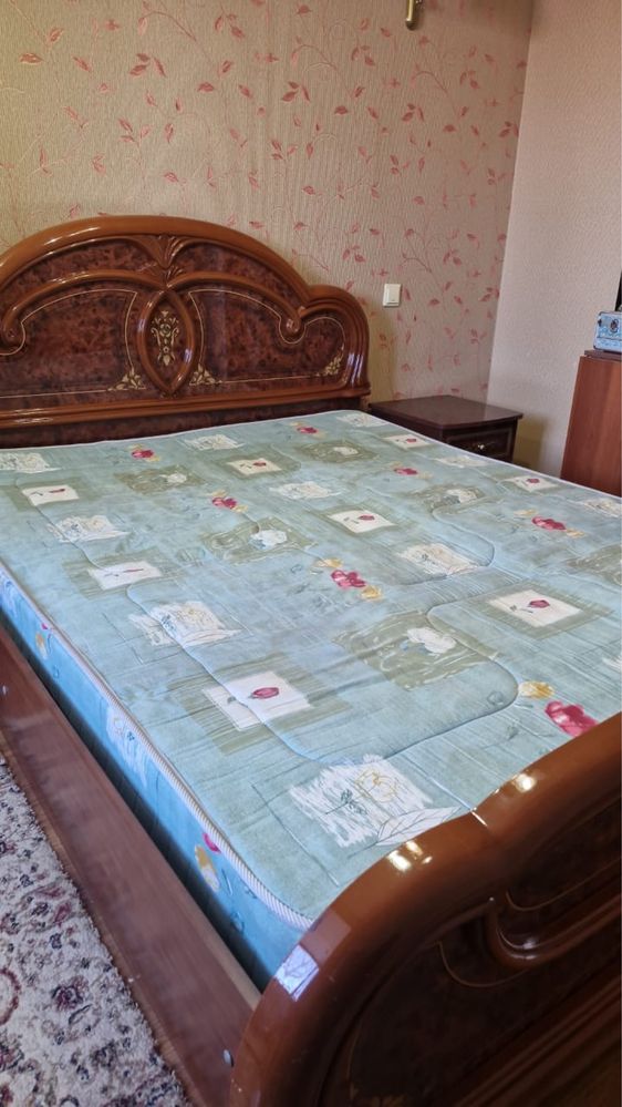 Продам кровать с тумбами