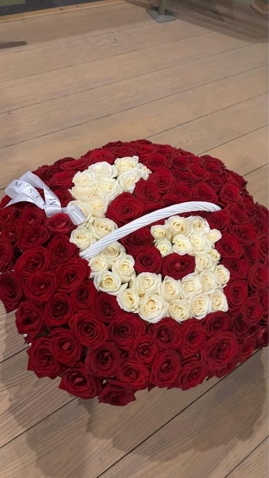 свежие розы (135 шт.). Цветы свежие, без повреждений.