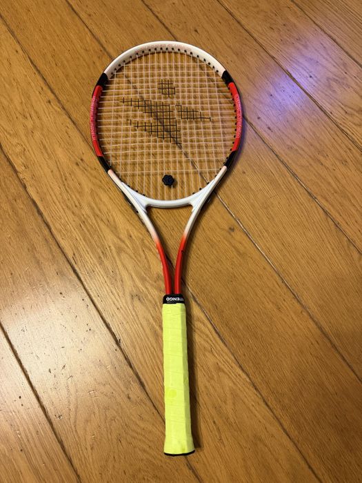 Vand 2 buc rachete tenis cu huse