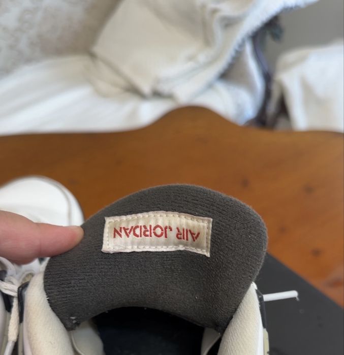 Jordan 4 White Cement Marimea 40.5