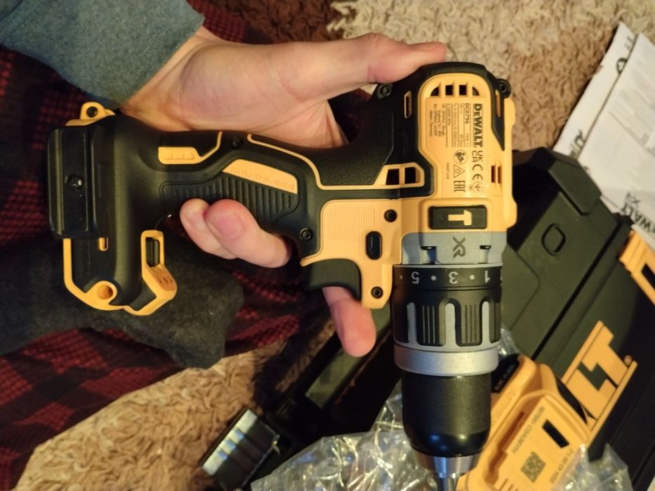 DeWalt DCD796, 2 viteze 18v XR cu lanterna in 3 faze sigilata