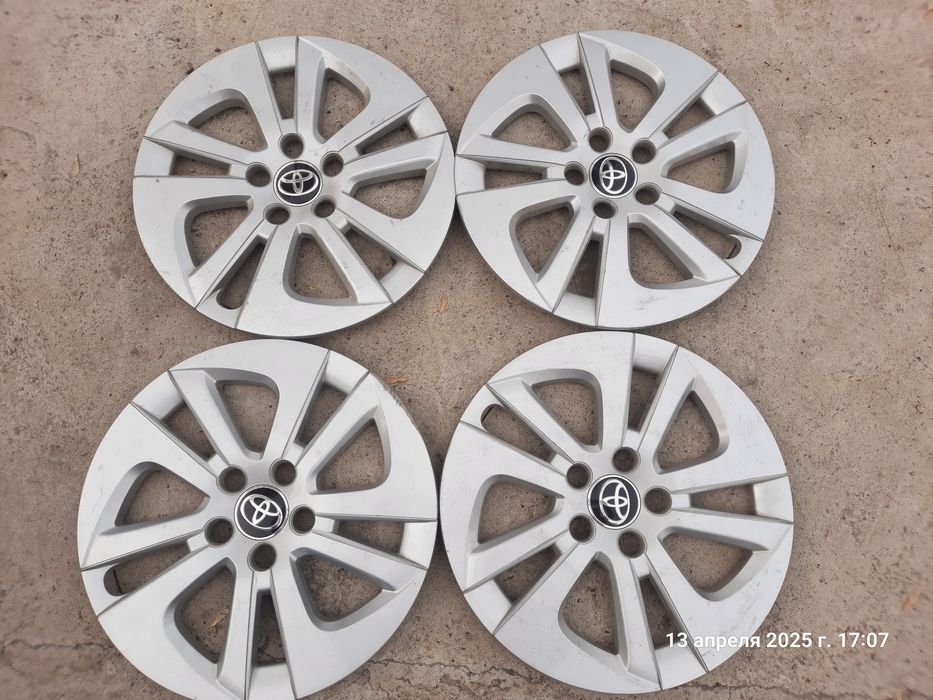 Колпаки R15 TOYOTA Prius