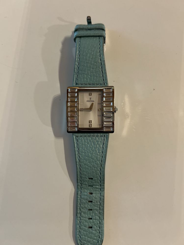 Часовник Festina