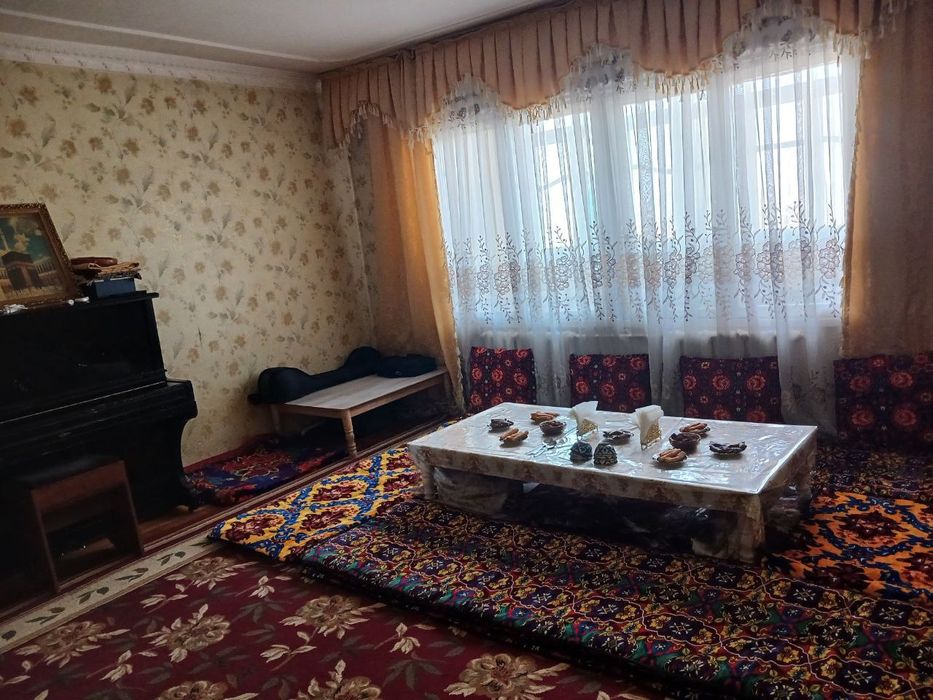 Zudlik bilan 3 xonali uy sotiladi Qoraqamish 2/4  19B da  uy sotiladi