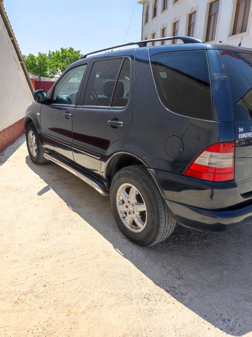 Mercedes Benz ML320