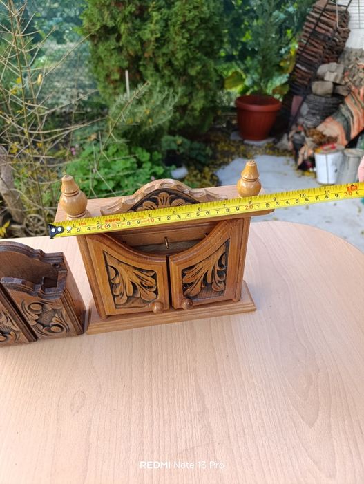 Малки дървени шкафчета