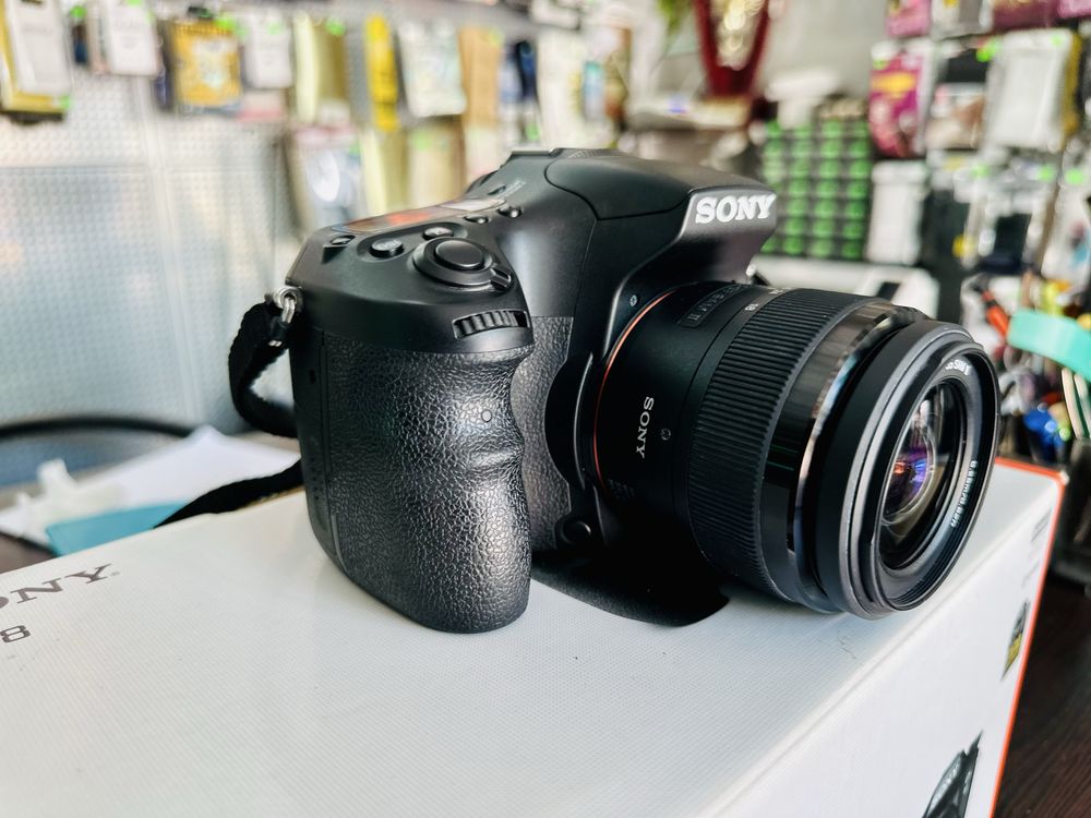 Sony A68 + обектив Sony 18-55mm f/3.5-5.6