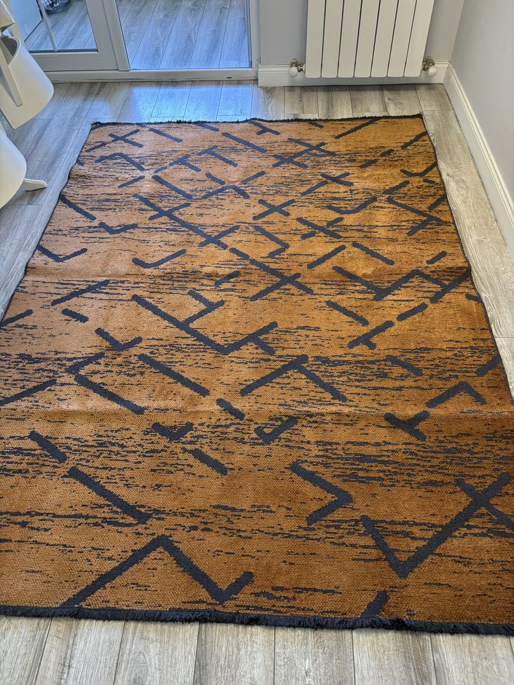 Продам ковер 1,5*2м