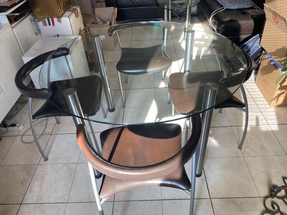 Комплект стъклена маса с 4 стола с еленска кожа