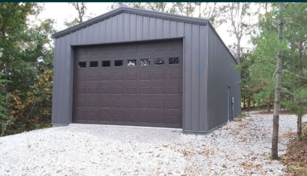 Vând de pe stoc structură hala metalică orice dimensiuni dorite .