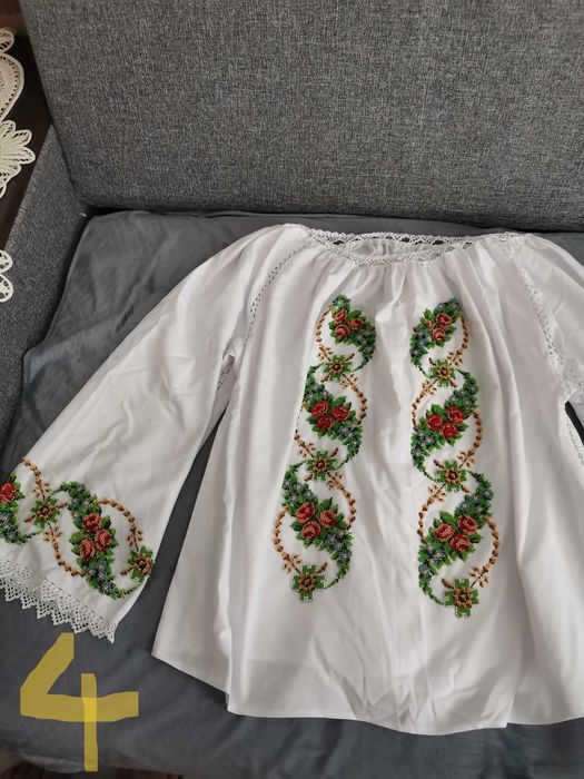 Camasi traditionale cu margele
