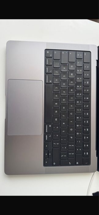 macbook pro 14 2023 10nuclee, 8gb memorie, 512ssd