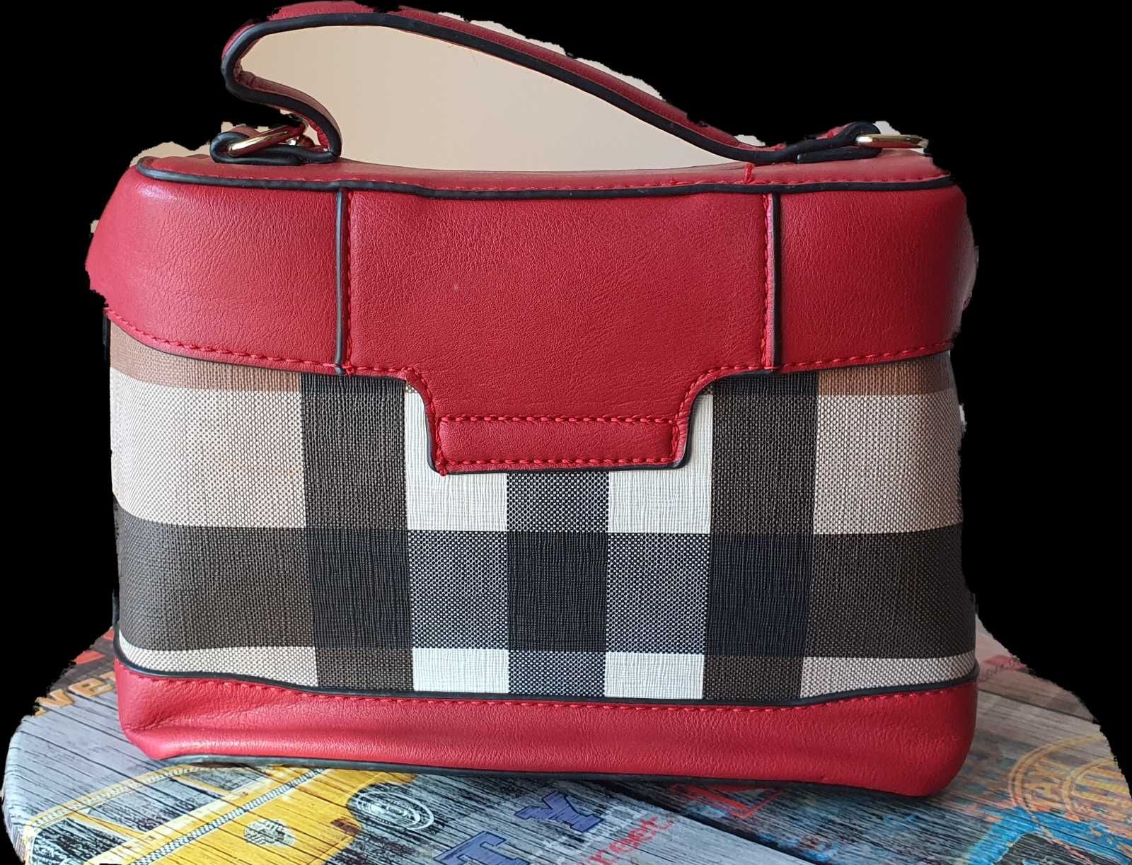 Ефектна дамска чанта Burberry принт