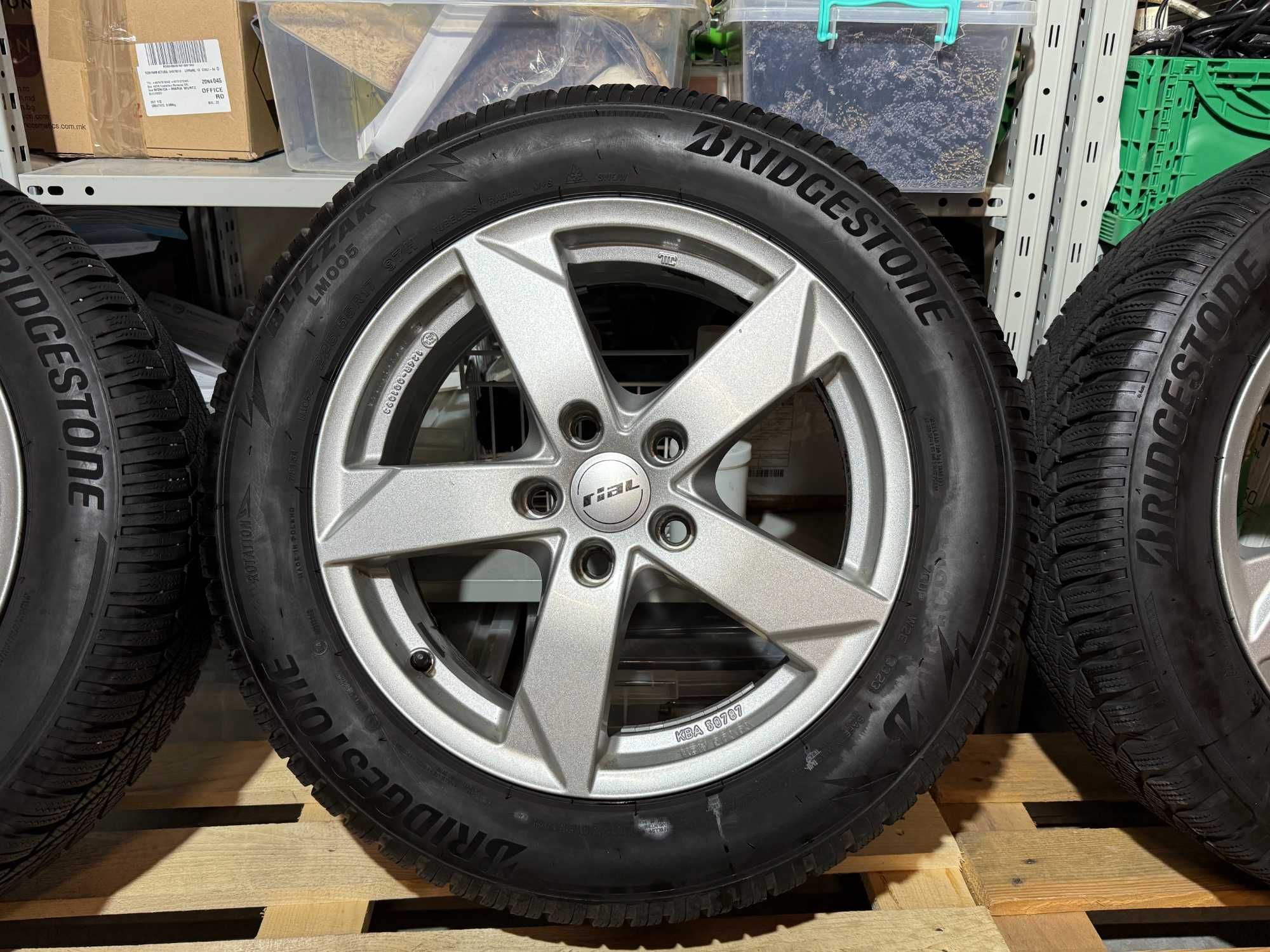 4 anvelope iarnă Bridgestone Blizzak LM005 cu jante RIAL – 225/55 R17