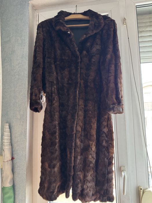 Продавам кожено палто.