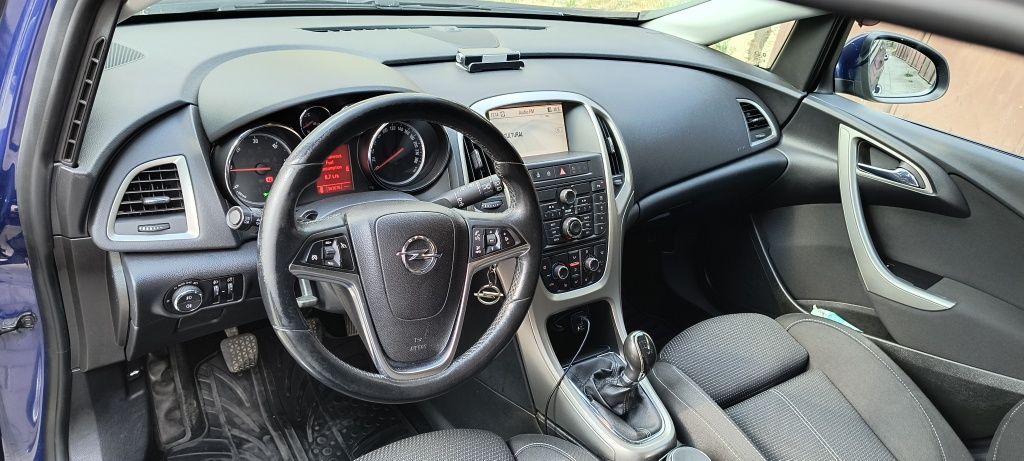 Opel Astra J Sports Tourer 2011, 1.7 cdti