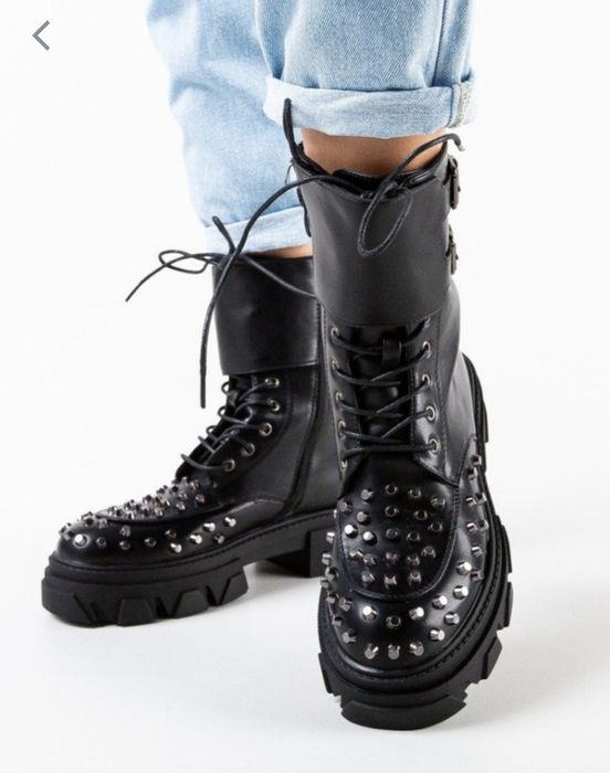 Дамски боти тип кубинки с капси