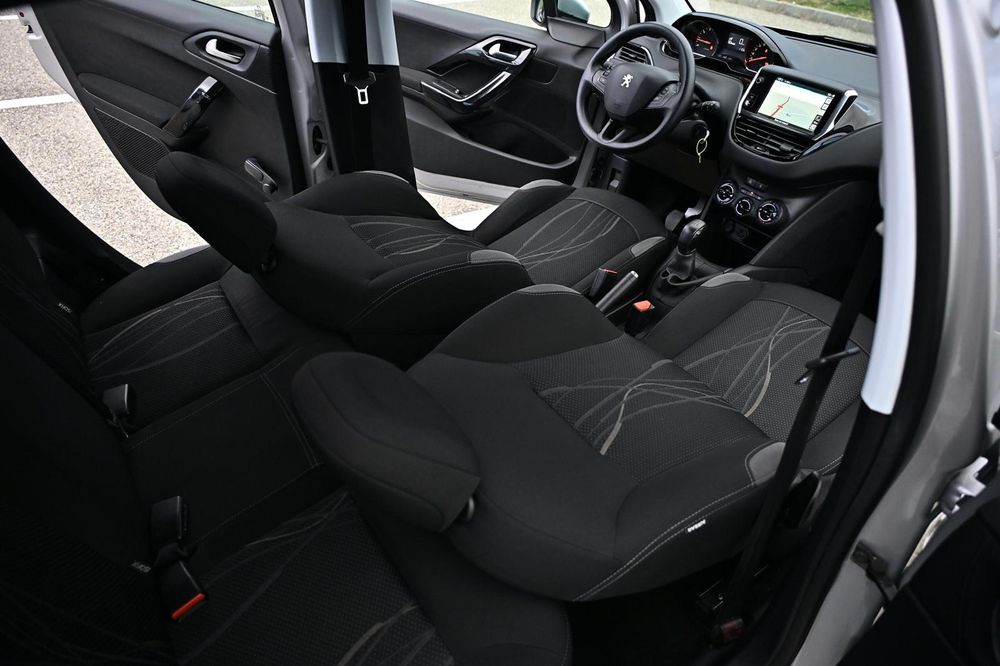 Peugeot 208 1.2 benzina