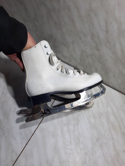 Patine gheata 369 patinaj artistic marime eu 34 ( 22 cm)