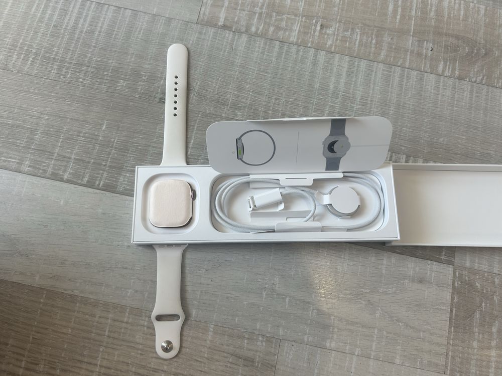 Apple Watch 10 42mm Rose като нов