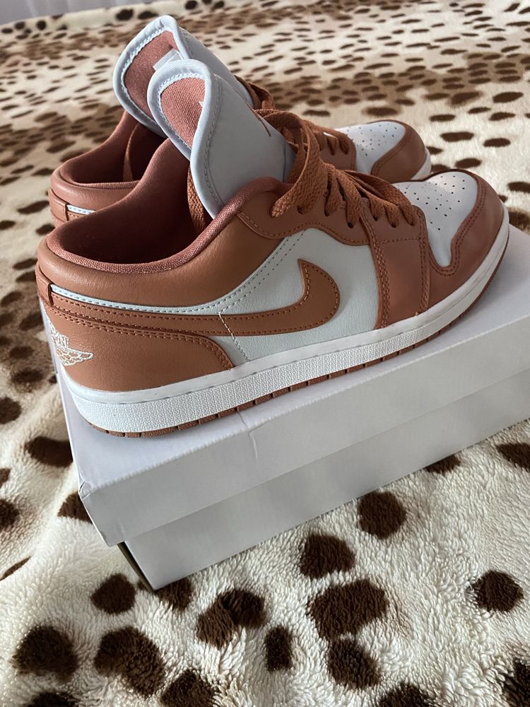 Jordan 1 Low Orange (dama)